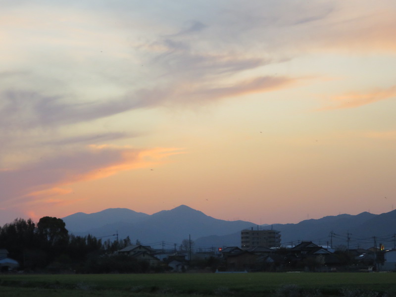 3月の夕暮れの空